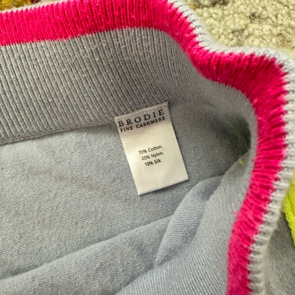 Whisper by Brodie Fine Cashmere ‘Ruby’ NHS Rainbow Joggers - Picture 3 of 4